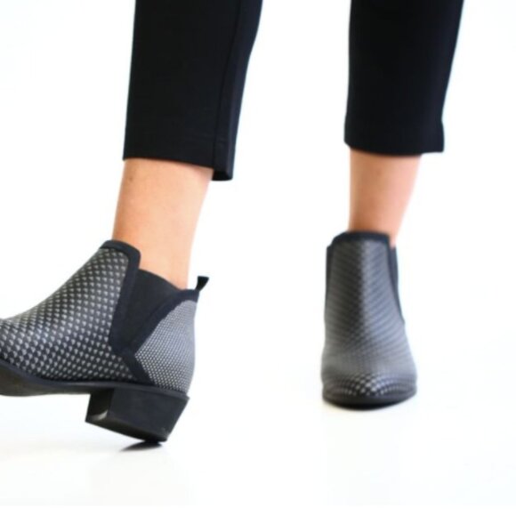 Betabrand Tennis-Western Boot (Black-Diamond) - Picture 10 of 10